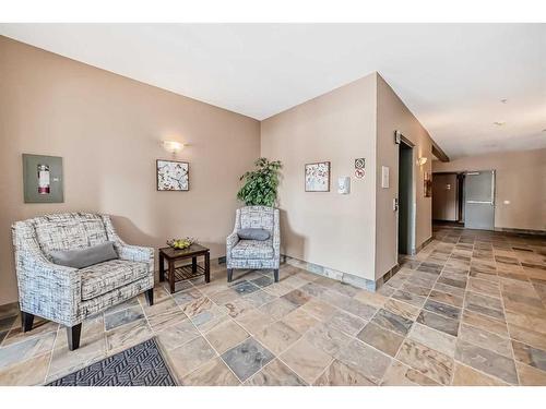 4205-92 Crystal Shores Road, Okotoks, AB - Indoor