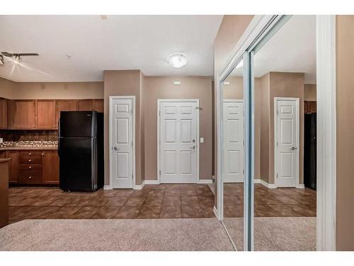 4205-92 Crystal Shores Road, Okotoks, AB - Indoor Photo Showing Kitchen