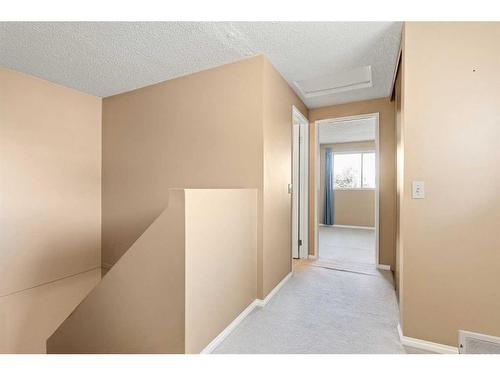 67-1155 Falconridge Drive Ne, Calgary, AB - Indoor Photo Showing Other Room