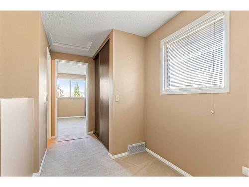 67-1155 Falconridge Drive Ne, Calgary, AB - Indoor Photo Showing Other Room