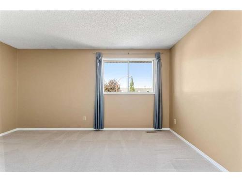 67-1155 Falconridge Drive Ne, Calgary, AB - Indoor Photo Showing Other Room