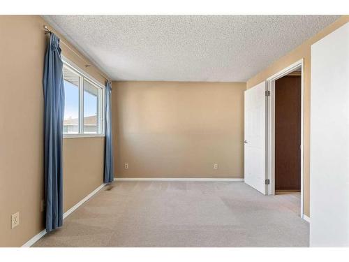 67-1155 Falconridge Drive Ne, Calgary, AB - Indoor Photo Showing Other Room