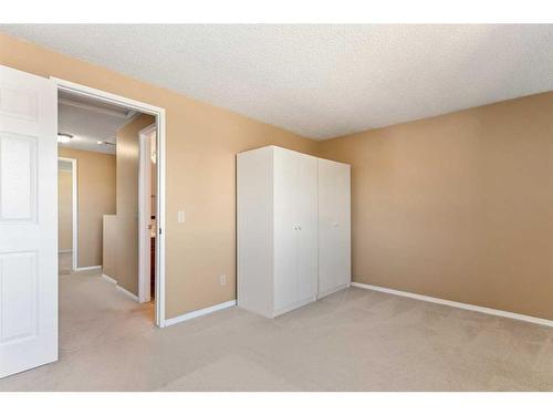 67-1155 Falconridge Drive Ne, Calgary, AB - Indoor Photo Showing Other Room