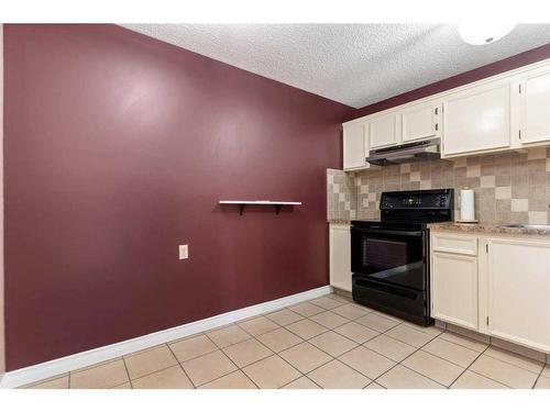 67-1155 Falconridge Drive Ne, Calgary, AB - Indoor Photo Showing Kitchen