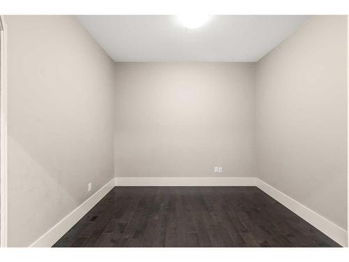 144 Kinniburgh Loop, Chestermere, AB - Indoor Photo Showing Other Room