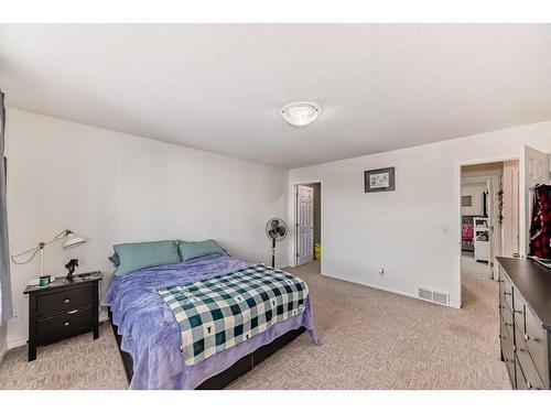 302-800 Yankee Valley Boulevard Se, Airdrie, AB - Indoor Photo Showing Bedroom