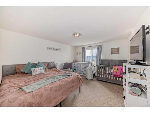 302-800 Yankee Valley Boulevard Se, Airdrie, AB - Indoor Photo Showing Bedroom