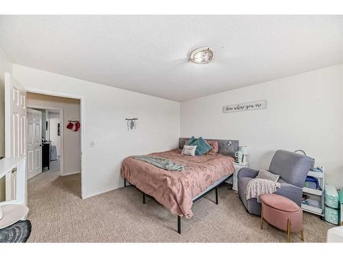 302-800 Yankee Valley Boulevard Se, Airdrie, AB - Indoor Photo Showing Bedroom