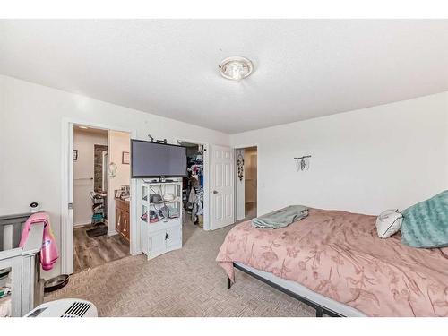 302-800 Yankee Valley Boulevard Se, Airdrie, AB - Indoor Photo Showing Bedroom