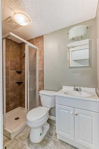 302-800 Yankee Valley Boulevard Se, Airdrie, AB - Indoor Photo Showing Bathroom