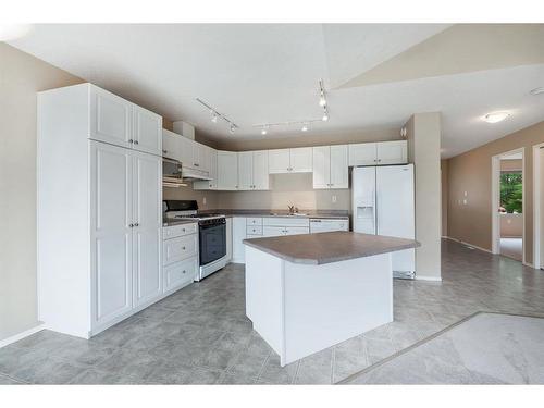 411 Hope Bay, Rural Rocky View County, AB - Indoor Photo Showing Kitchen