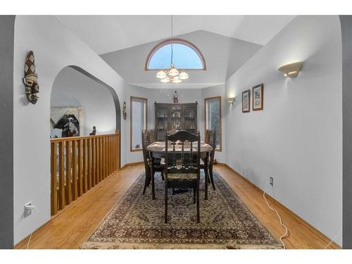 232 Hampshire Place Nw, Calgary, AB - Indoor Photo Showing Dining Room