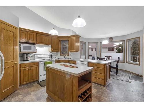 232 Hampshire Place Nw, Calgary, AB - Indoor Photo Showing Kitchen