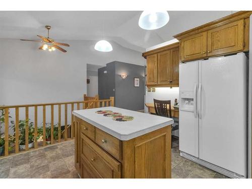 232 Hampshire Place Nw, Calgary, AB - Indoor Photo Showing Kitchen