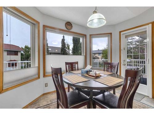 232 Hampshire Place Nw, Calgary, AB - Indoor Photo Showing Dining Room