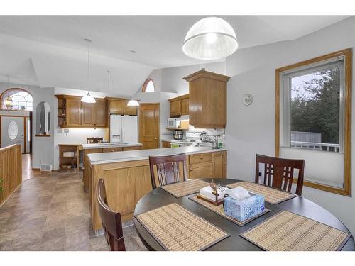 232 Hampshire Place Nw, Calgary, AB - Indoor Photo Showing Dining Room