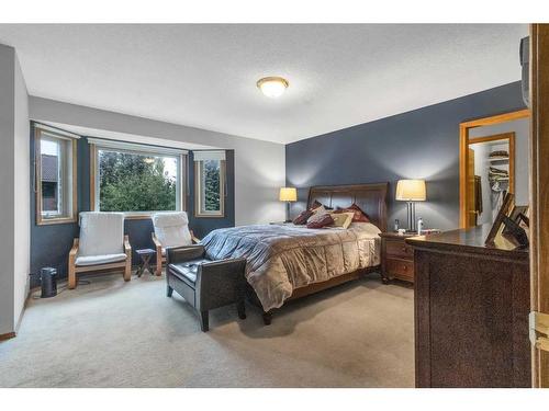 232 Hampshire Place Nw, Calgary, AB - Indoor Photo Showing Bedroom