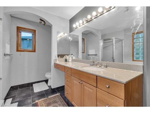 232 Hampshire Place Nw, Calgary, AB - Indoor Photo Showing Bathroom