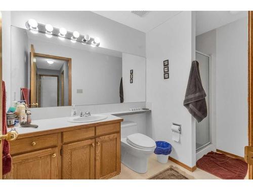 232 Hampshire Place Nw, Calgary, AB - Indoor Photo Showing Bathroom