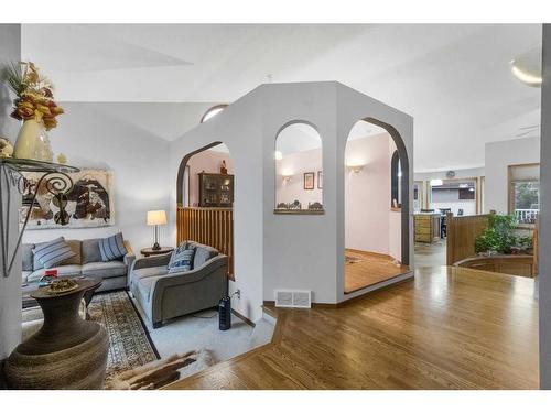 232 Hampshire Place Nw, Calgary, AB - Indoor Photo Showing Living Room