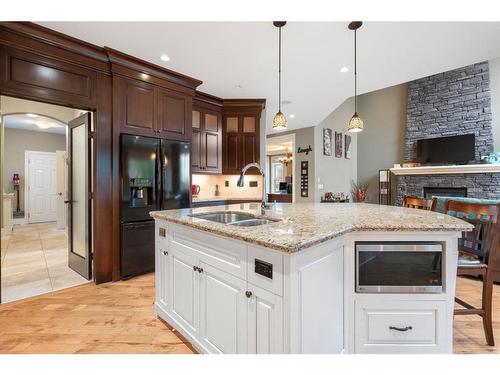 2621 Coopers Circle Sw, Airdrie, AB - Indoor Photo Showing Kitchen With Double Sink With Upgraded Kitchen