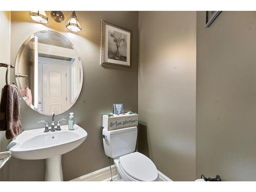 2621 Coopers Circle Sw, Airdrie, AB - Indoor Photo Showing Bathroom