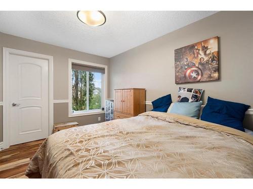 2621 Coopers Circle Sw, Airdrie, AB - Indoor Photo Showing Bedroom