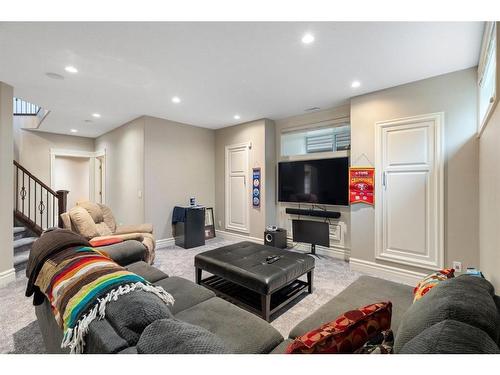 2621 Coopers Circle Sw, Airdrie, AB - Indoor Photo Showing Living Room