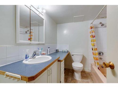 4015 26 Avenue Sw, Calgary, AB - Indoor Photo Showing Bathroom