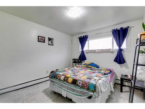 4015 26 Avenue Sw, Calgary, AB - Indoor Photo Showing Bedroom