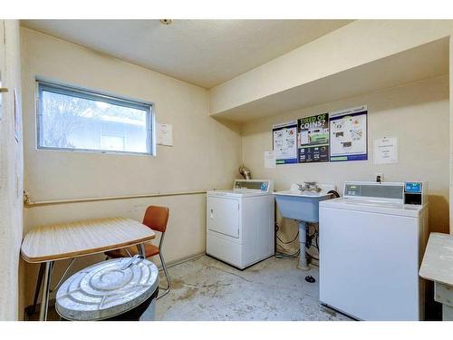 4015 26 Avenue Sw, Calgary, AB - Indoor Photo Showing Laundry Room