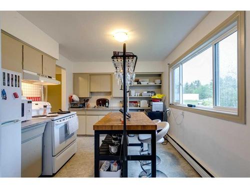 4015 26 Avenue Sw, Calgary, AB - Indoor Photo Showing Kitchen