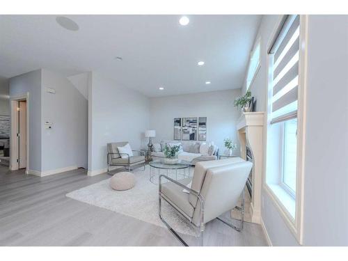 15 Saddleland Drive Ne, Calgary, AB - Indoor Photo Showing Living Room