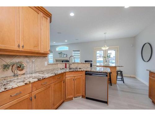 15 Saddleland Drive Ne, Calgary, AB - Indoor Photo Showing Kitchen