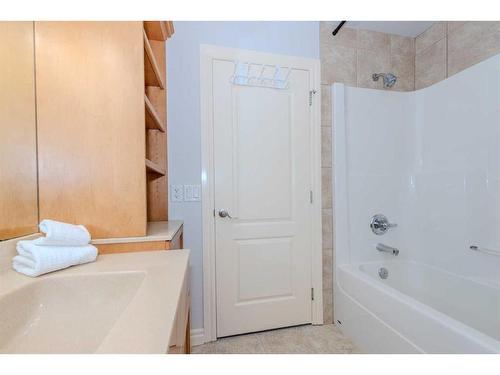 15 Saddleland Drive Ne, Calgary, AB - Indoor Photo Showing Bathroom