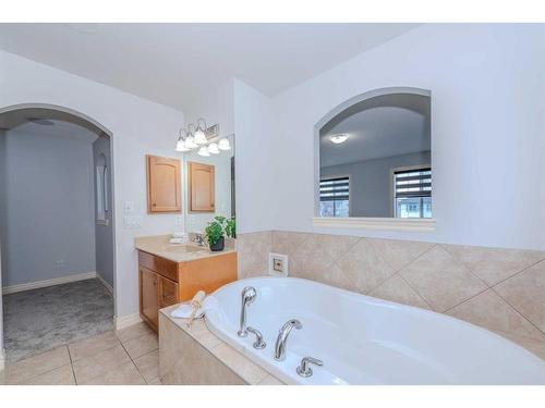 15 Saddleland Drive Ne, Calgary, AB - Indoor Photo Showing Bathroom