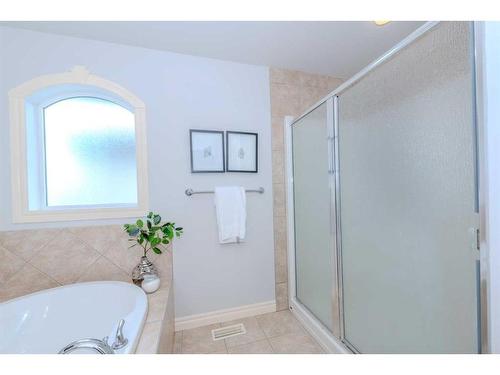 15 Saddleland Drive Ne, Calgary, AB - Indoor Photo Showing Bathroom