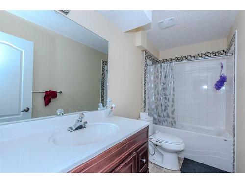 15 Saddleland Drive Ne, Calgary, AB - Indoor Photo Showing Bathroom