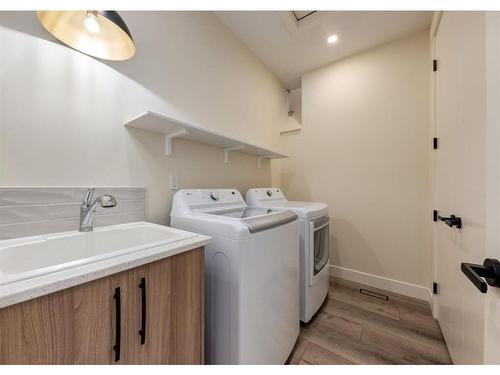 521 18A Street Nw, Calgary, AB - Indoor Photo Showing Laundry Room