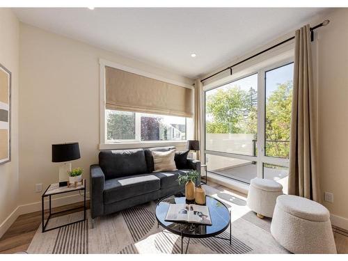 521 18A Street Nw, Calgary, AB - Indoor Photo Showing Living Room