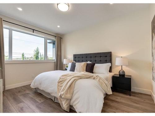 521 18A Street Nw, Calgary, AB - Indoor Photo Showing Bedroom