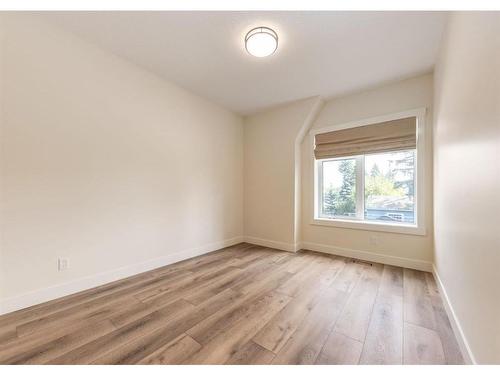 521 18A Street Nw, Calgary, AB - Indoor Photo Showing Other Room