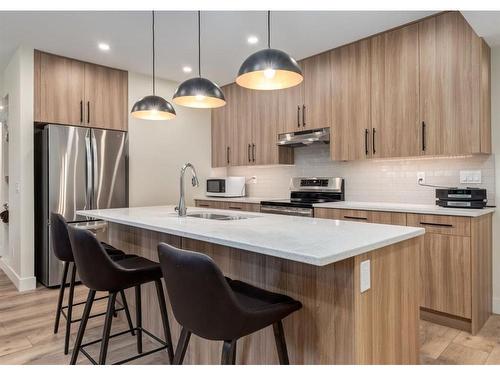 521 18A Street Nw, Calgary, AB - Indoor Photo Showing Kitchen With Upgraded Kitchen