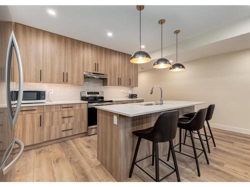 521 18A Street Nw, Calgary, AB - Indoor Photo Showing Kitchen With Upgraded Kitchen