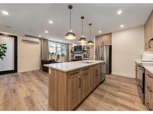 521 18A Street Nw, Calgary, AB - Indoor Photo Showing Kitchen With Upgraded Kitchen