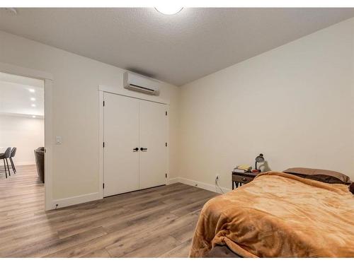 521 18A Street Nw, Calgary, AB - Indoor Photo Showing Bedroom