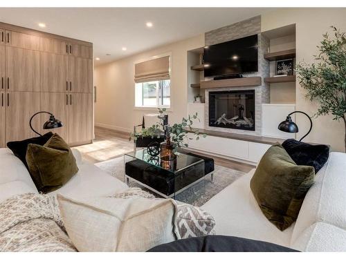 521 18A Street Nw, Calgary, AB - Indoor Photo Showing Living Room With Fireplace