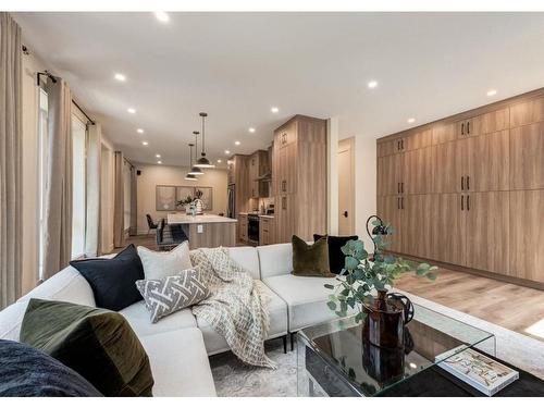 521 18A Street Nw, Calgary, AB - Indoor Photo Showing Living Room