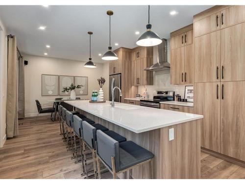 521 18A Street Nw, Calgary, AB - Indoor Photo Showing Kitchen With Upgraded Kitchen