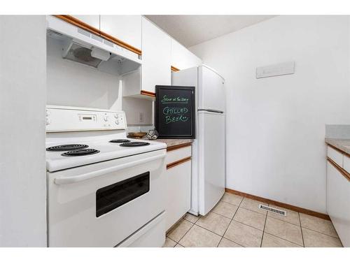 1-1412 43 Street Se, Calgary, AB - Indoor Photo Showing Kitchen